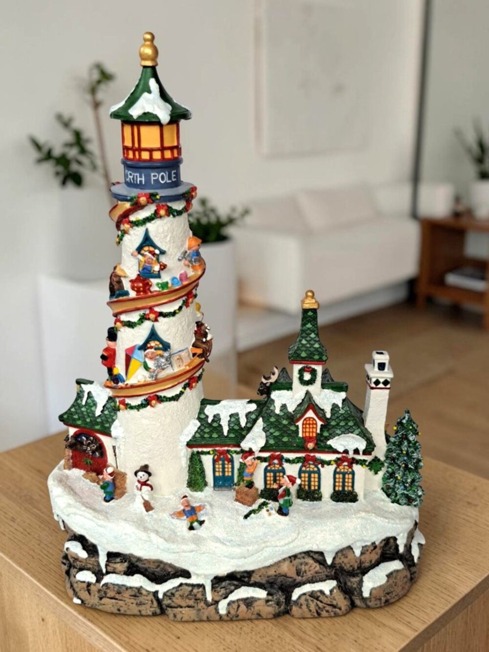 North Pole Light Lighthouse ~ Danbury Mint ~ Beacons By The Sea replica 2002